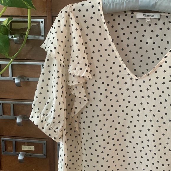 Madewell Silk V-Neck Shoulder-Ruffle Top in Inkbrush Dots Size Medium - Picture 4 of 11